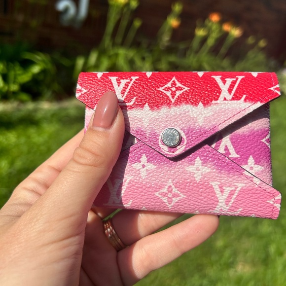 Louis Vuitton Monogram Escale Small Kirigami Pochette - Picture 8 of 9